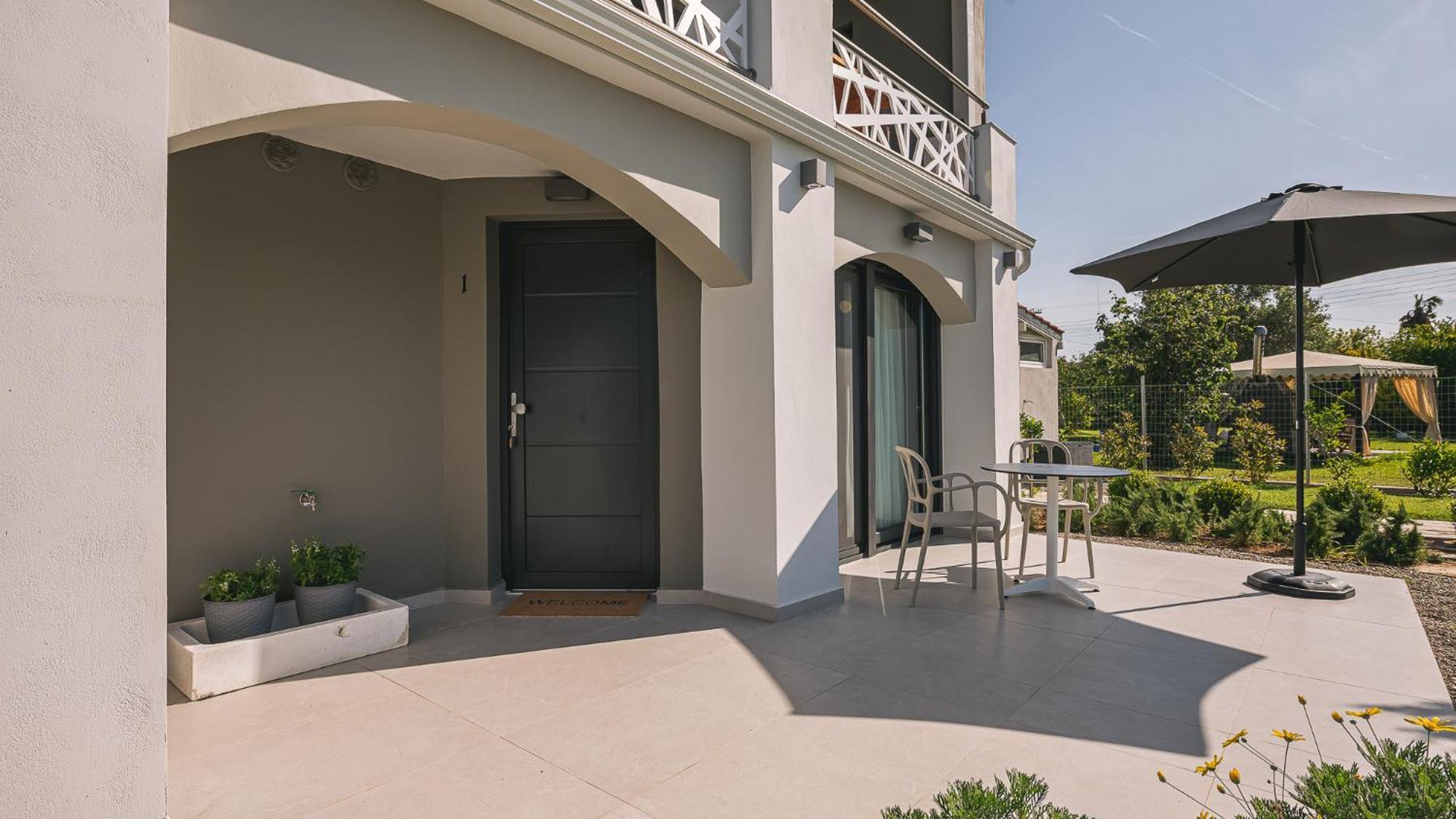 Electra Beachfront Suites, Nea Irakleia Exterior foto